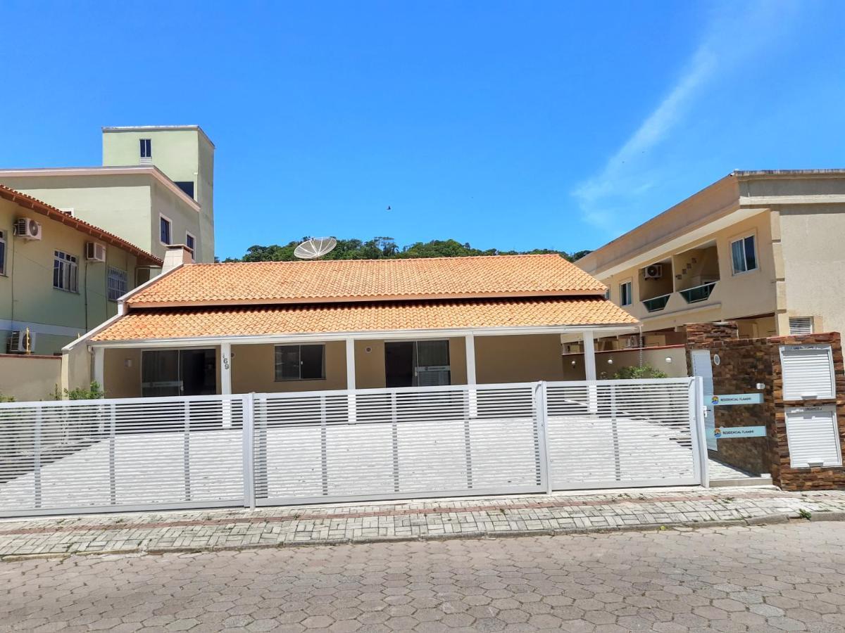 Residencial Flamini Lägenhet Bombinhas Exteriör bild